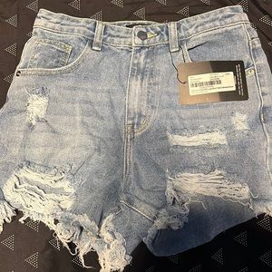 Prettylittlething light blue wash denim distressed shorts Size us4